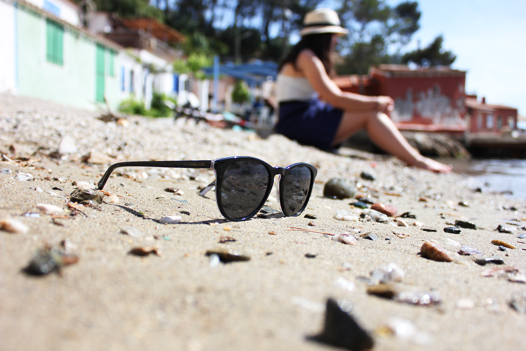 Gafas de sol para la playa de verano. Gafas de sol redondas para mujer